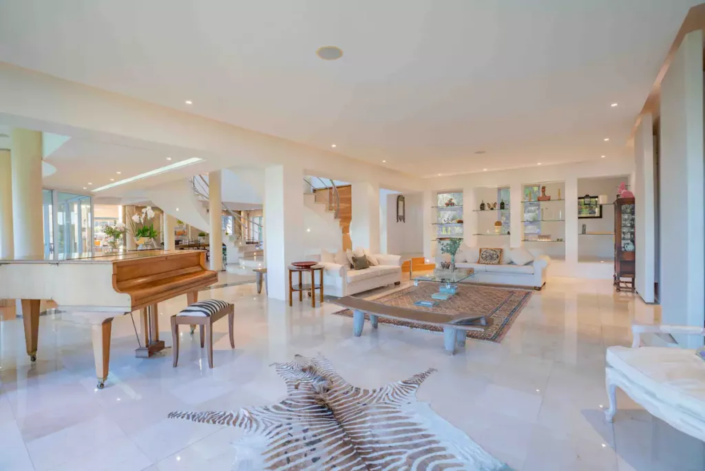 Entire Villa (10 sleeper) 5-bed 5-bath in Higgovale Camps Bay