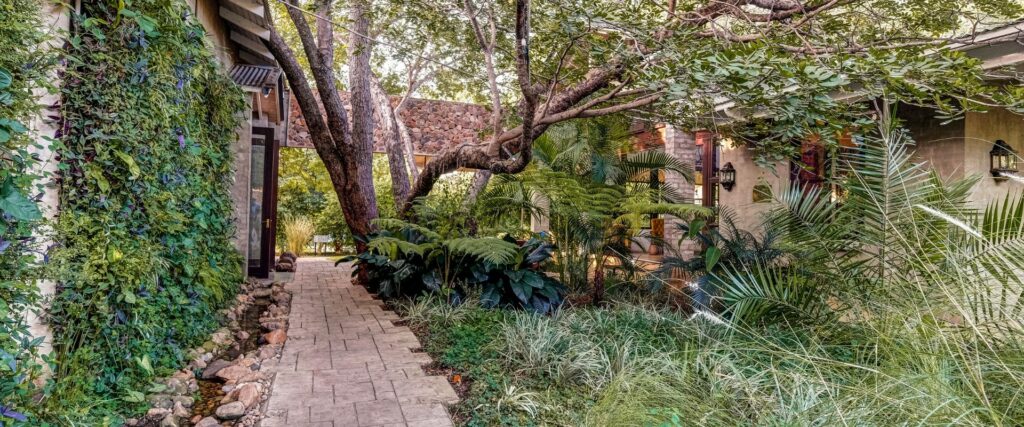 Mbano Manor Hotel  *****