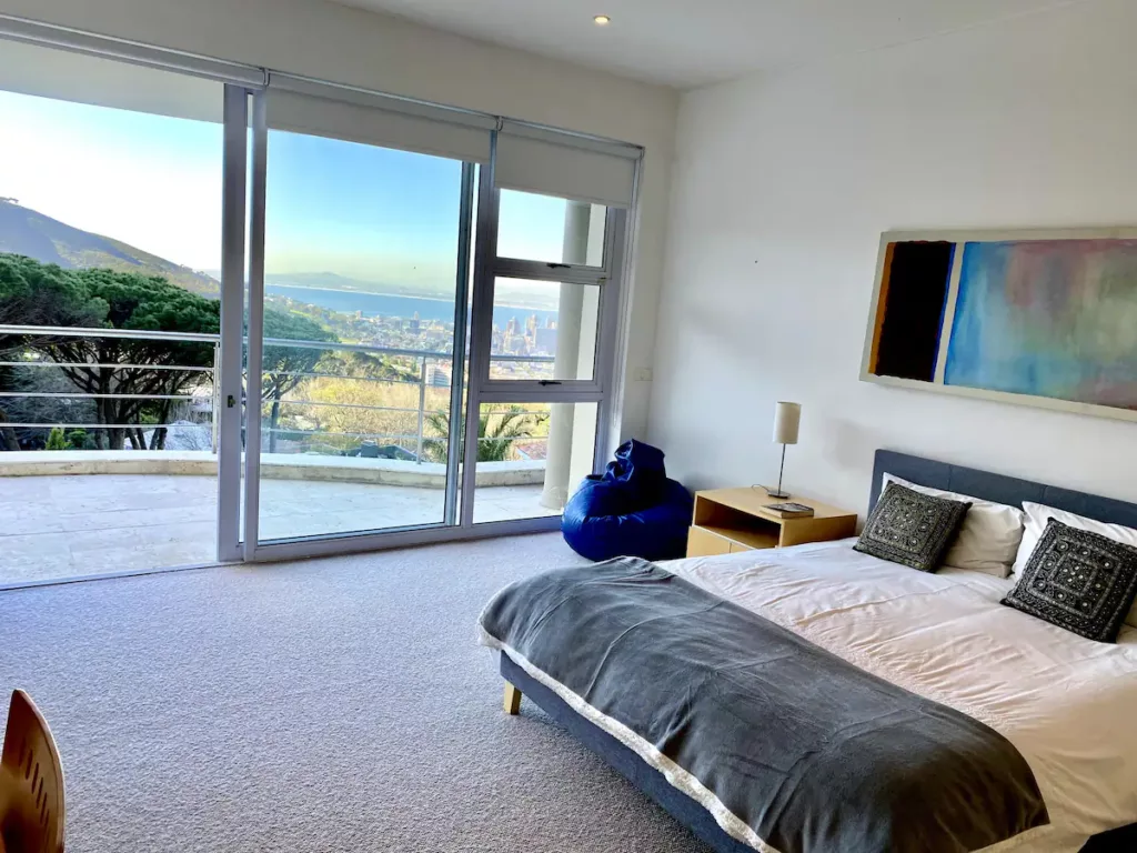 Entire Villa (10 sleeper) 5-bed 5-bath in Higgovale Camps Bay