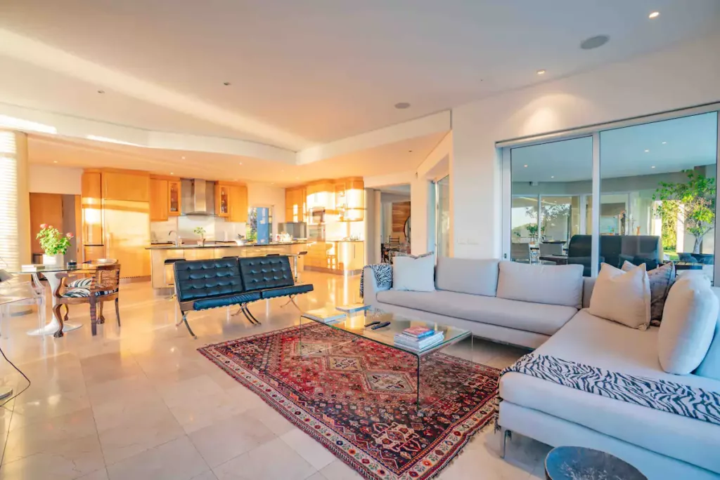 Entire Villa (10 sleeper) 5-bed 5-bath in Higgovale Camps Bay