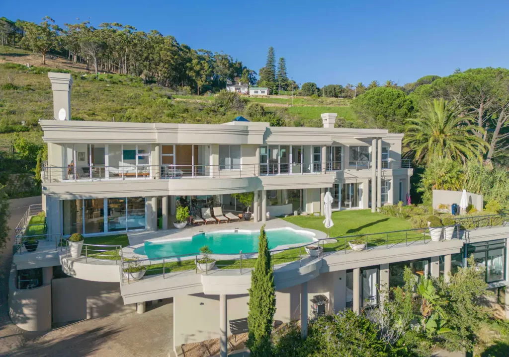 Entire Villa (10 sleeper) 5-bed 5-bath in Higgovale Camps Bay