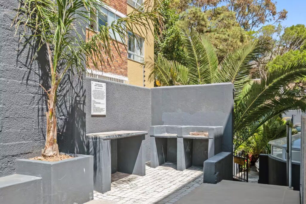 Sea point  2 bedroom Apartment