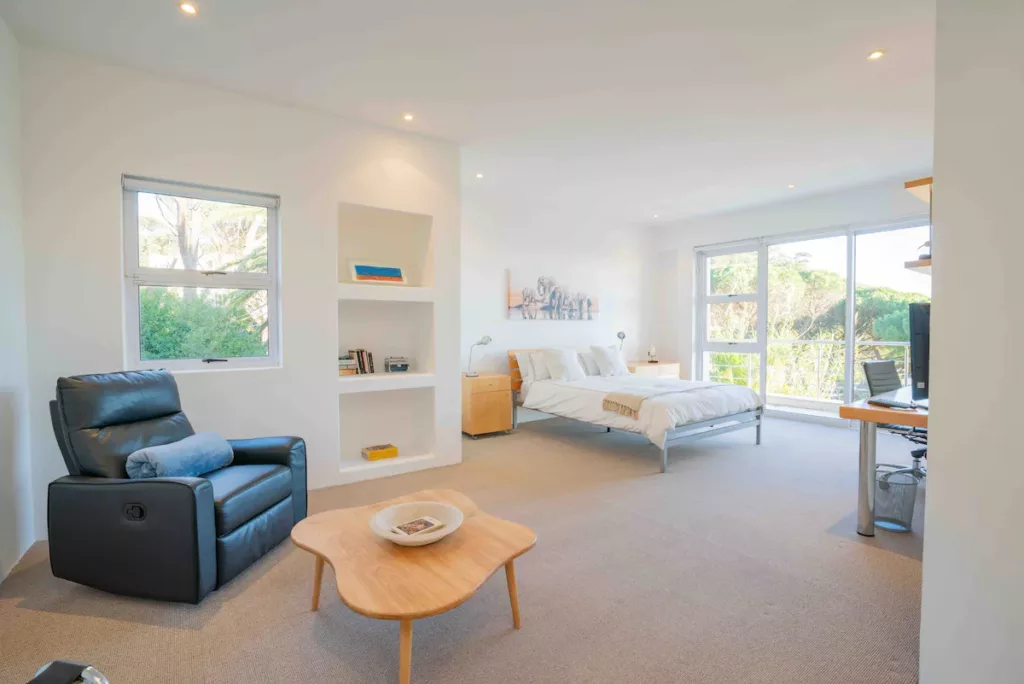 Entire Villa (10 sleeper) 5-bed 5-bath in Higgovale Camps Bay