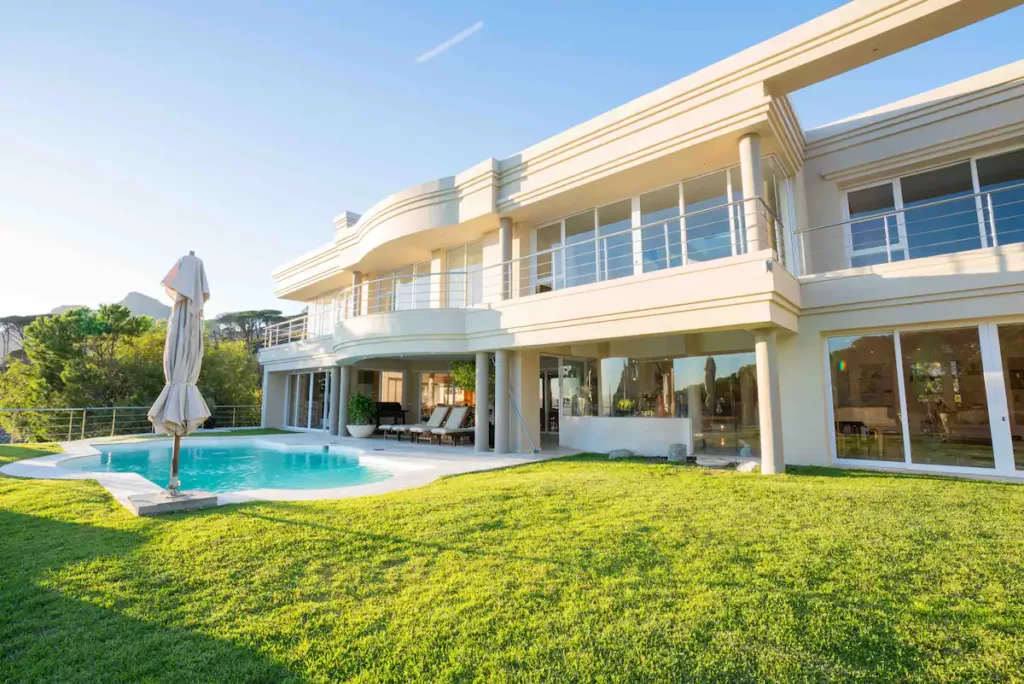 Entire Villa (10 sleeper) 5-bed 5-bath in Higgovale Camps Bay