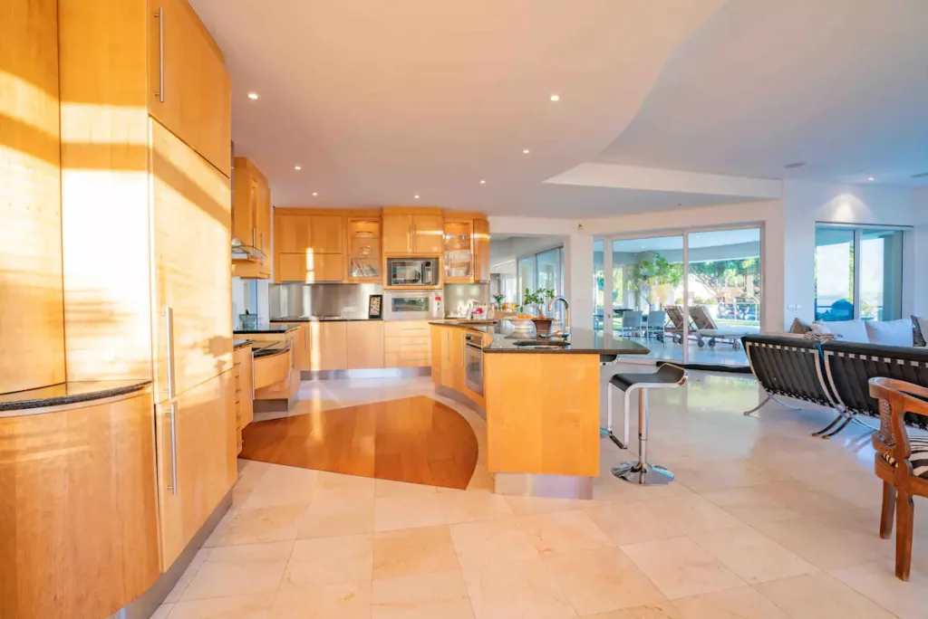 Entire Villa (10 sleeper) 5-bed 5-bath in Higgovale Camps Bay