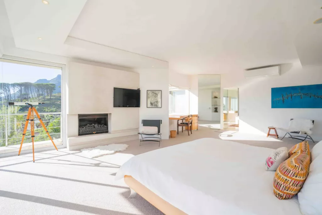 Entire Villa (10 sleeper) 5-bed 5-bath in Higgovale Camps Bay