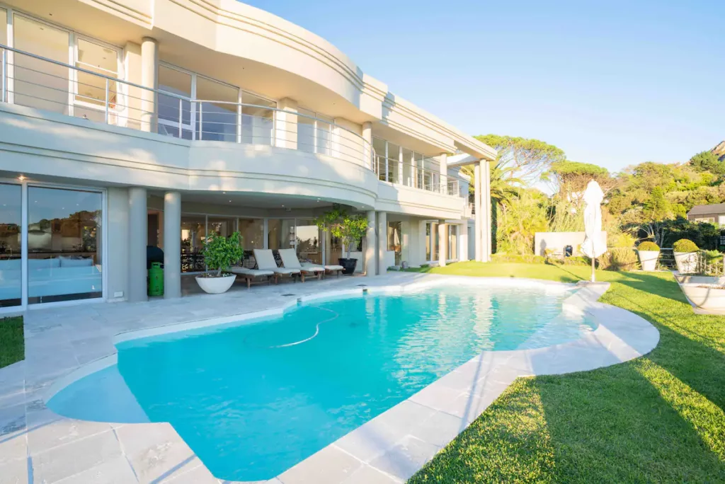 Entire Villa (10 sleeper) 5-bed 5-bath in Higgovale Camps Bay