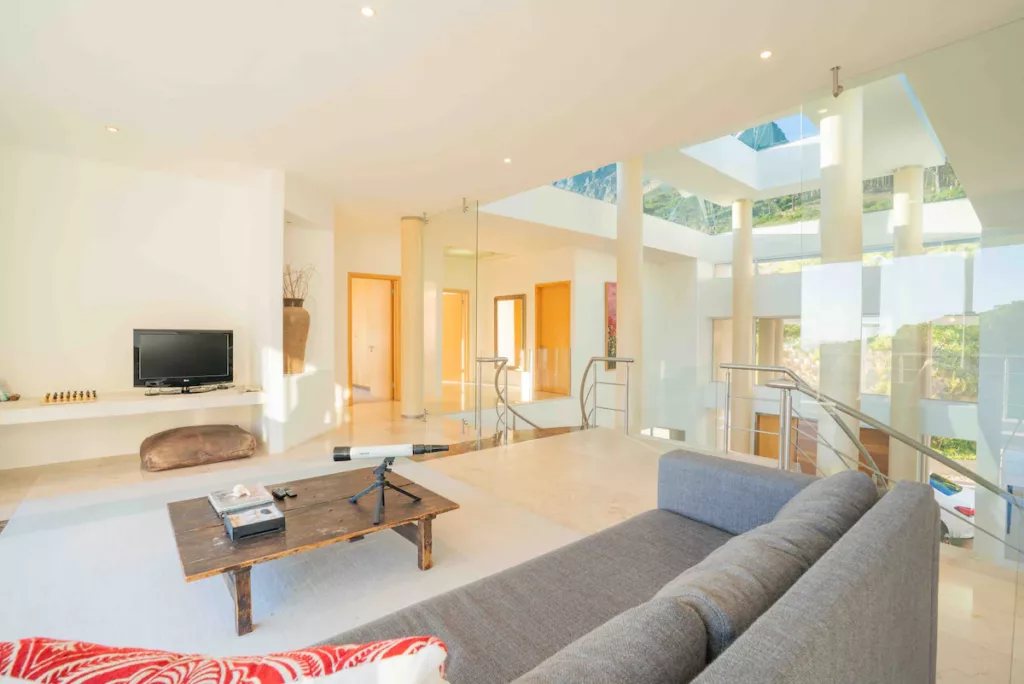 Entire Villa (10 sleeper) 5-bed 5-bath in Higgovale Camps Bay
