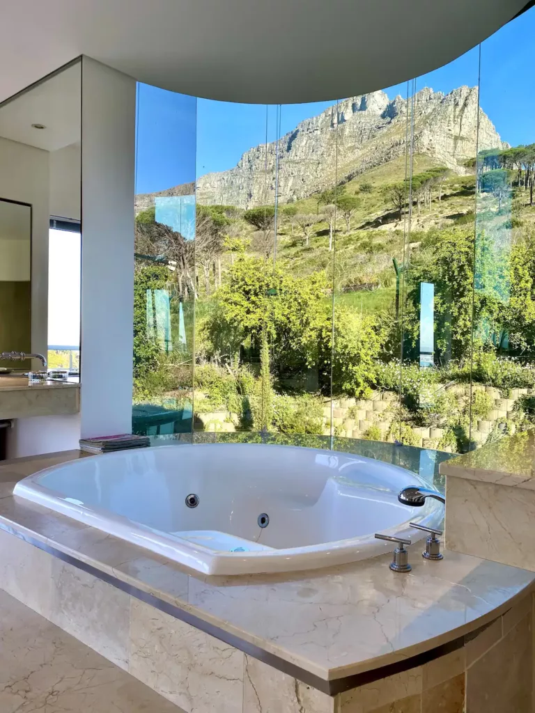 Entire Villa (10 sleeper) 5-bed 5-bath in Higgovale Camps Bay