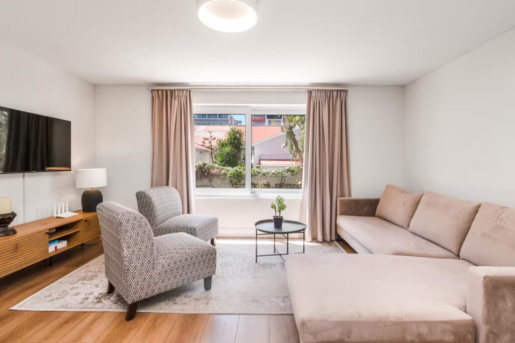 Sea point  2 bedroom Apartment