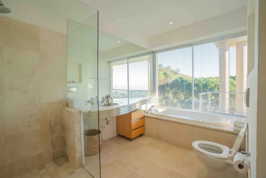 Entire Villa (10 sleeper) 5-bed 5-bath in Higgovale Camps Bay