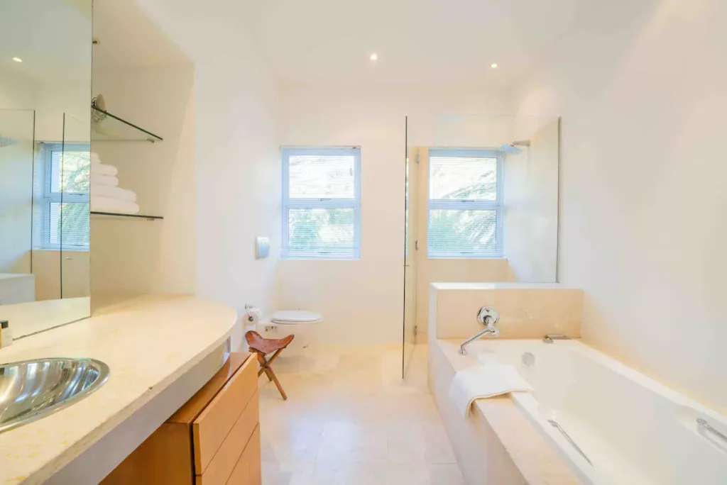 Entire Villa (10 sleeper) 5-bed 5-bath in Higgovale Camps Bay