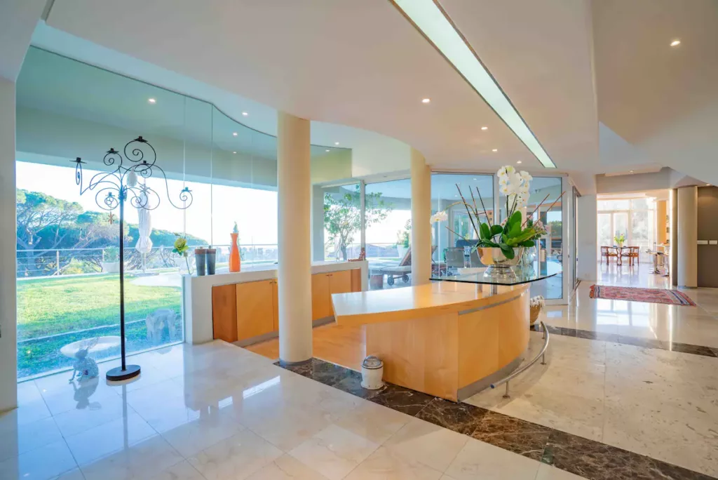 Entire Villa (10 sleeper) 5-bed 5-bath in Higgovale Camps Bay