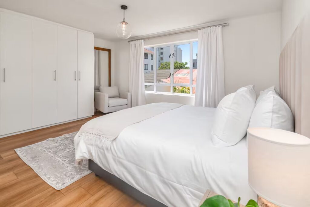 Sea point  2 bedroom Apartment