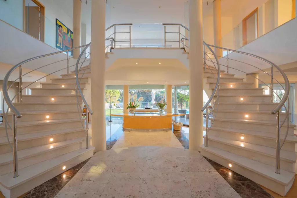 Entire Villa (10 sleeper) 5-bed 5-bath in Higgovale Camps Bay